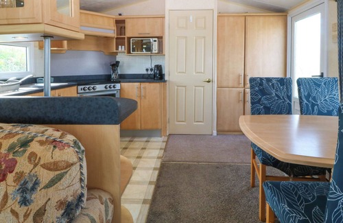 Amlwch Cottage | CAE CARREG, pet friendly, country holiday cottage in Cemaes Bay
