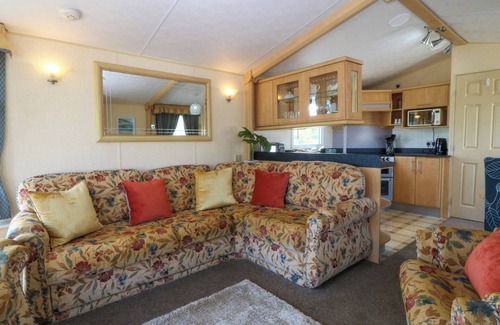 Amlwch Cottage | CAE CARREG, pet friendly, country holiday cottage in Cemaes Bay