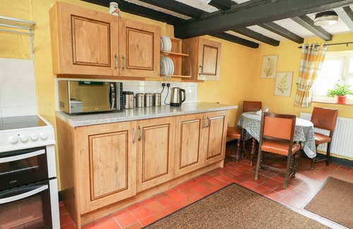 Caersws Cottage | CAERAU FARM HOUSE, pet friendly, with open fire in Llanidloes
