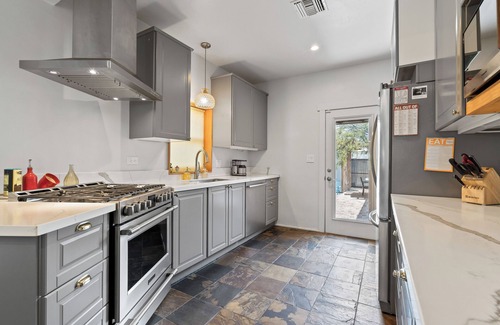 Barrio Santa Rosa House | Cafe Beck - Mins to Downtown and the Gem Show!