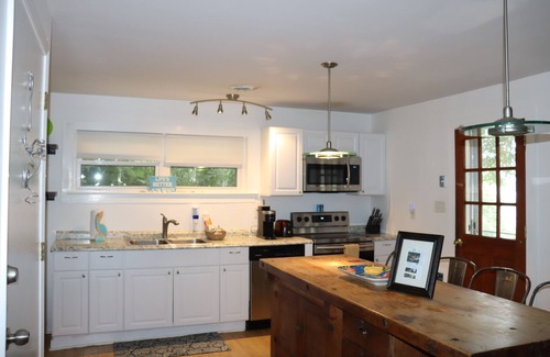 Wilmington Beach Cottage | Caicos Cottage! Between CB/KB towns Dog Friendly w/fenced yard, Parking - 3 cars