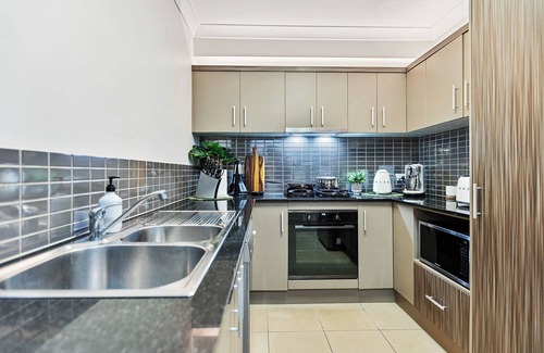 Westcourt Apartment | Cairns 2BR Jungle Retreat – Top Floor & Pool View