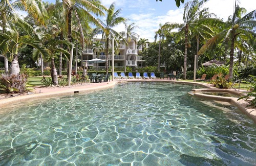 Holloways Beach Apartment | Cairns Beach Resort
