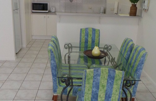 Cairns North Apartment | ❤ Cairns City - Walk to Town ❤!