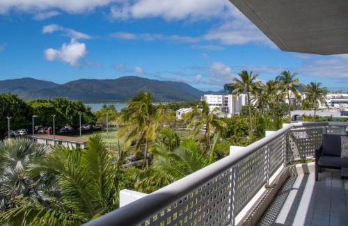 Cairns North Apartment | Cairns Luxury Waterview Apartment