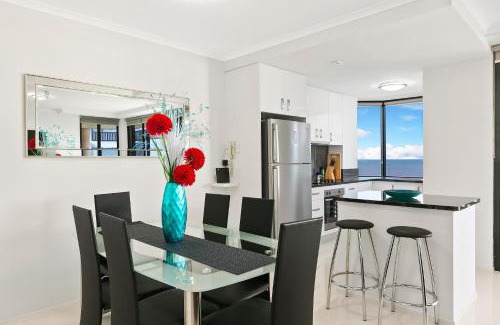 Cairns North Apartment | Cairns Luxury Waterview Apartment