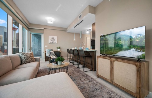 Beltline Apartment | Calgary Tower Views / King Bed 2BR with UG Parking, Downtown, Walk to Saddledome