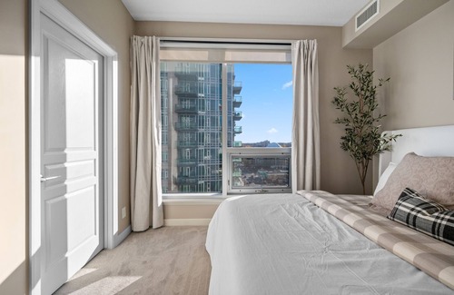Beltline Apartment | Calgary Tower Views / King Bed 2BR with UG Parking, Downtown, Walk to Saddledome