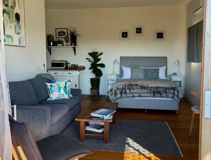 Bangalow Cabin | Callemondah Studio with stunning views, in Bangalow and Byron Hinterland