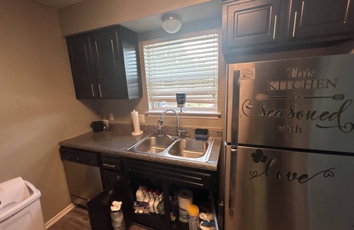Bedford Apartment | Calm 2 bedroom getaway w serene balcony