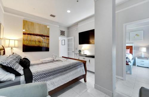Clearwater Beach House | Calm Waters Oasis - Dolphin Watch & Pool Access