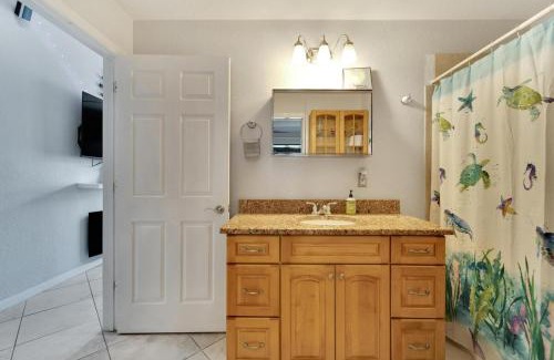 Clearwater Beach House | Calm Waters Oasis - Dolphin Watch & Pool Access