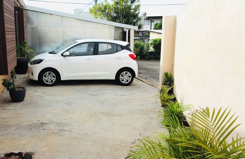 Sainte-Clotilde House | Calme, Wifi, Jardin Privatif, Climatisé, 5min Aéroport