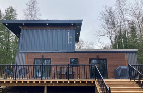 Calvin Cottage | Calvin Container Cottage - A shipping container cottage w/all modern amenities!