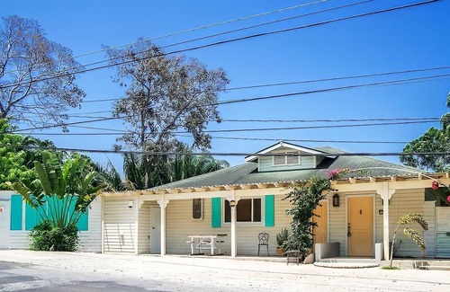 Antoneys Cay Cottage | Calypso Cottage - 5 min (walk) to West End beach