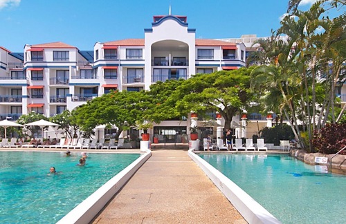 Coolangatta Apartment | Calypso Plaza Resort Unit 215 Motel Style room on Coolangatta beachfront with Wi-Fi Inc.