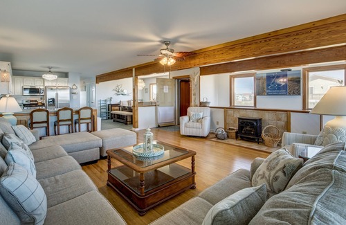 South Nags Head House | Calypso's Dream (North) | Oceanfront | Hot Tub and Dog Friendly
