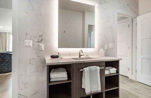 Woods Of Century Park Hotel | Cambria Hotel Austin Uptown Near The Domain