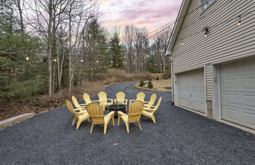 Cresco House | Camelback SKI Mts Firepit,Hottub,Casino,Kalahari Linens