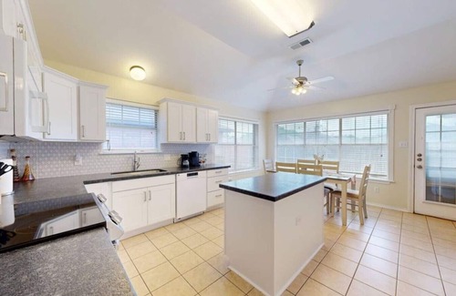 Eastmark Apartment | Camellia House 3BR by Wolf Pen & A&M