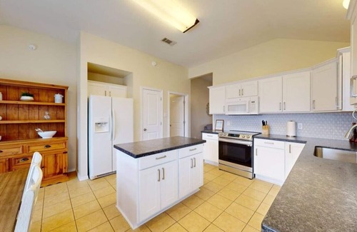 Eastmark Apartment | Camellia House 3BR by Wolf Pen & A&M