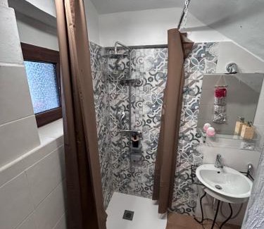 Castellero Apartment | Camera privata Glicine