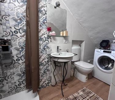 Castellero Apartment | Camera privata Glicine