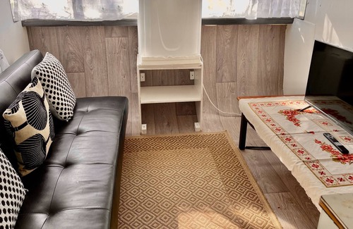 Maroochy River House | Camp in comfort, 10 min to the beach. Pet friendly