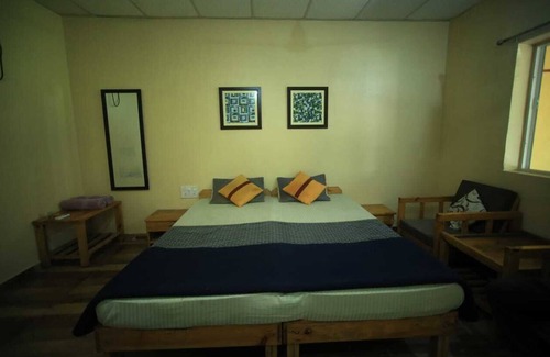 Dabhoi Hotel | Camp Unity