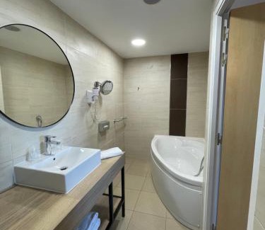 Tournezy Hotel | Campanile Montpellier Ouest - Croix D'Argent