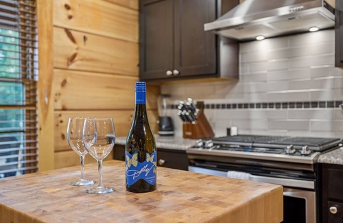 Gatlinburg - Pigeon Forge Cabin | Campfires and Cornbread is a 2 bedroom cabin with loft and loaded amenities!