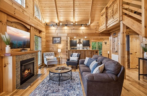 Gatlinburg - Pigeon Forge Cabin | Campfires and Cornbread is a 2 bedroom cabin with loft and loaded amenities!