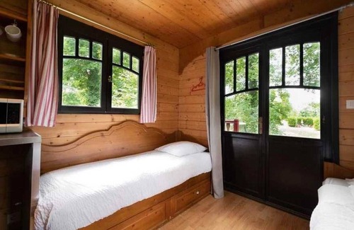 Bar-sur-Aube House | Camping 2 étoiles - Piscine - ccagiea