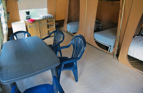Januv Dul Ski Chalet | Camping 2000 - Sahara tent