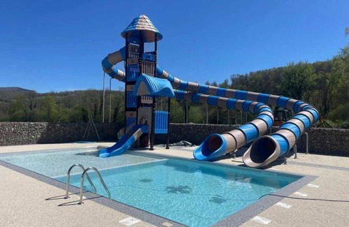 Oust House | Camping 3 étoiles - Parc aquatique - ccaihgb