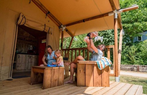 Saint-Julien-des-Landes House | Camping 5 étoiles - Piscine - ccbbead