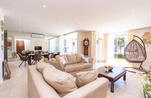 Camps Bay Apartment | Camps bay beach apartment with Jaccozi