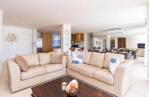 Camps Bay Apartment | Camps bay beach apartment with Jaccozi
