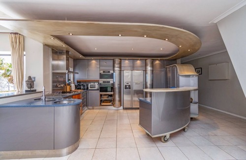 Camps Bay Villa | Camps Bay superb family Villa with 360°panoramic views, solar powered & serviced