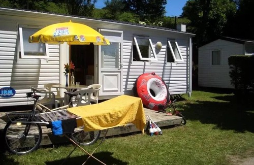 Salles-Curan House | Campsite Beau-Rivage * - EVASION Cottage "Lake view" (covered terrace) New in 2024 4 to 5 people - 4 people. included in the price
