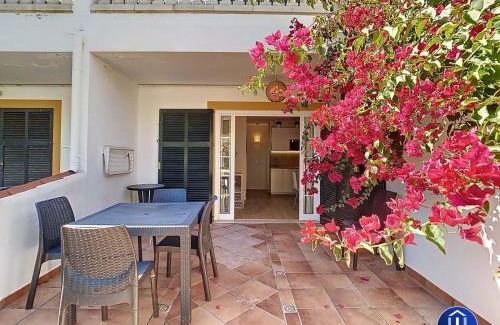 Cala'n Bosch Apartment | Can Alfredo, Apartamento Cala en Bosch con piscina, terraza y jardín privado