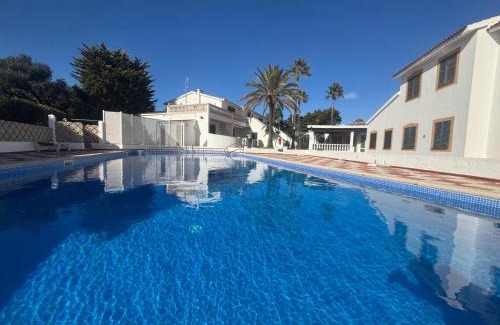 Cala'n Bosch Apartment | Can Alfredo, Apartamento Cala en Bosch con piscina, terraza y jardín privado