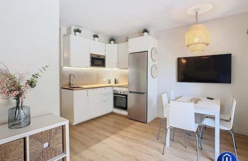 Cala'n Bosch Apartment | Can Alfredo, Apartamento Cala en Bosch con piscina, terraza y jardín privado