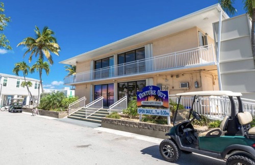 Cudjoe Key Resort | Canal front lot only. No house or RV. You need to bring your RV.