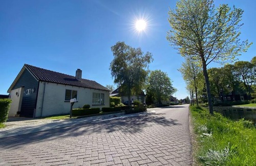 Berkhout House | Canal Side Cozy Home w/ Wood Burning Fireplace