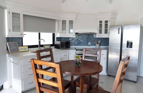 Venetian Road Settlement Apartment | Canalfront Balcony | Gazebo | Fire Pit | Near Lake