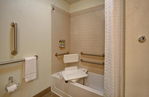 Barton Hotel | Candlewood Suites St Clairsville Wheeling Area by IHG