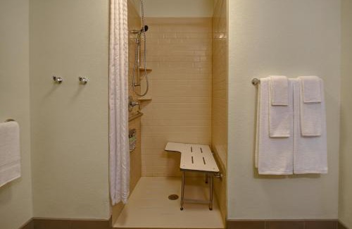 Barton Hotel | Candlewood Suites St Clairsville Wheeling Area by IHG