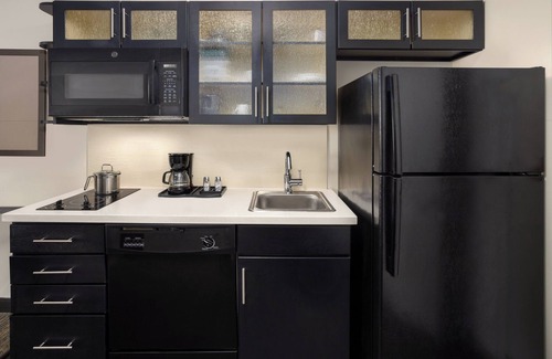 Chester Hotel | Candlewood Suites Chester - Philadelphia International Airport by IHG