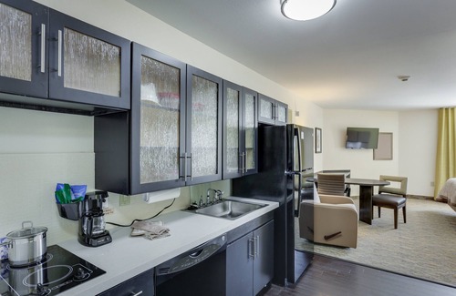 College Station Hotel | Candlewood Suites College Station At University by IHG